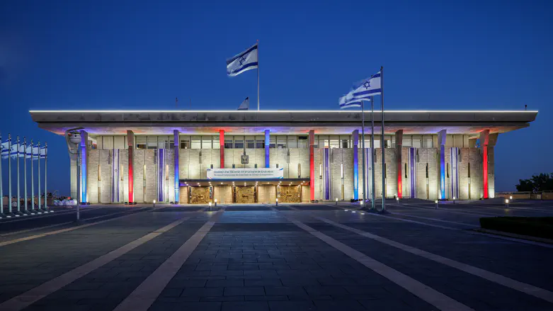 Watch: Knesset illuminated in the colors of the American flag