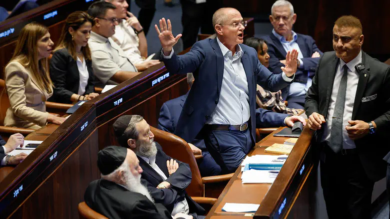 Knesset passes law to halt arrests of haredi draft dodgers