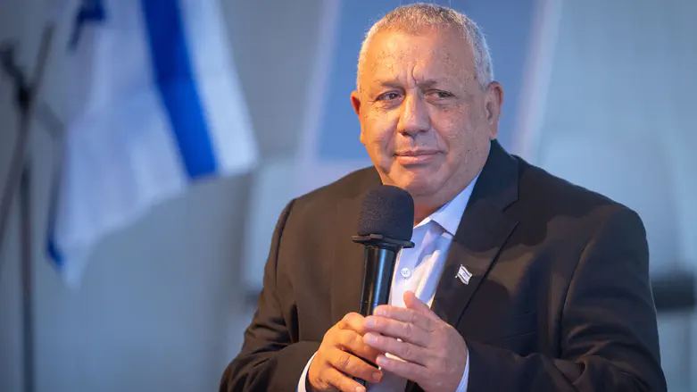 Poll: Eisenkot’s party continues to surge