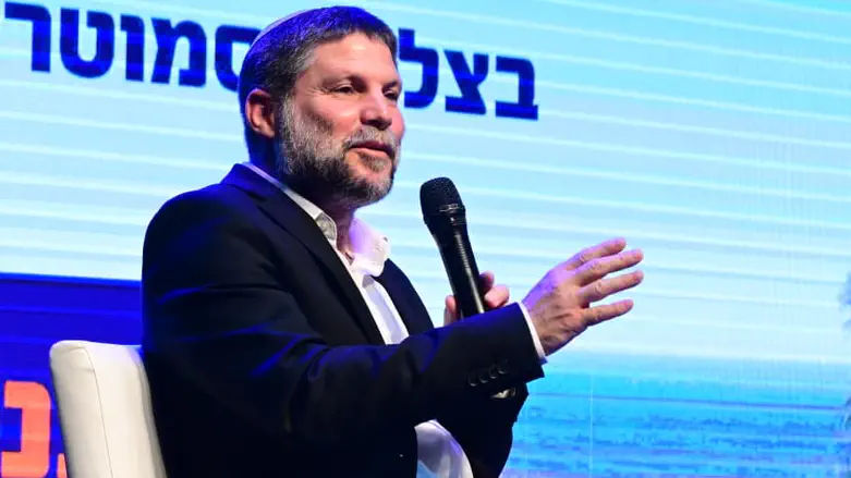 Smotrich: No need for Israel to enter Iran campaign now
