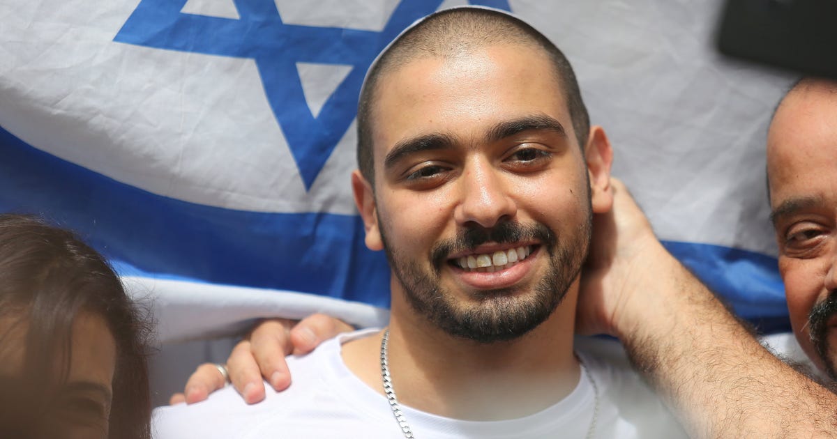 Defense minister seeks pardon for Israeli ex-troop convicted of killing wounded Palestinian assailant