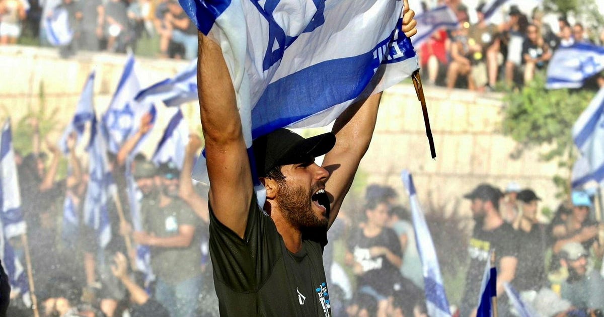 Defense minister orders IDF to remove Democrats primary candidate from reserve service