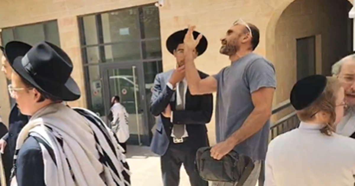 Dozens of ultra-Orthodox harassed patrons at Jerusalem cafe open on Shabbat