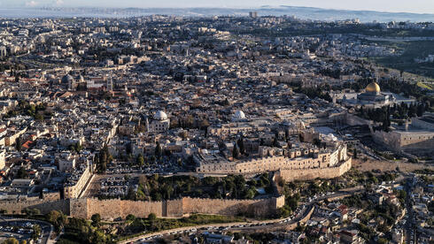 16 women found unconscious in suspected poisoning at Jerusalem beauty salon