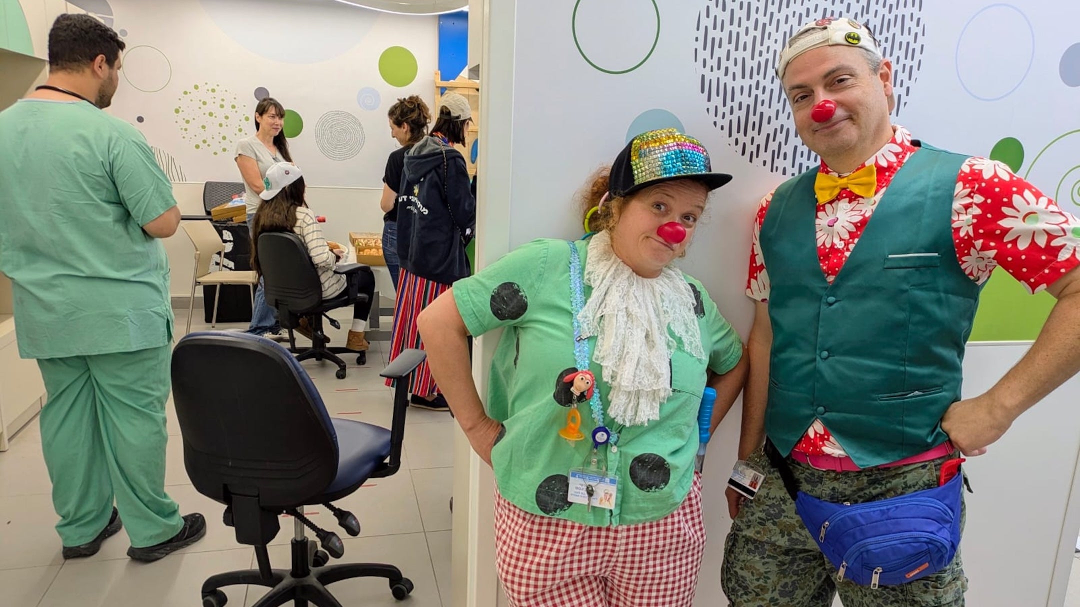 This clown eats bubbles, cracks jokes and helps Israeli children recover from trauma