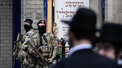 Man threatened Antwerp Jews with a hammer, arrested by Belgian soldiers