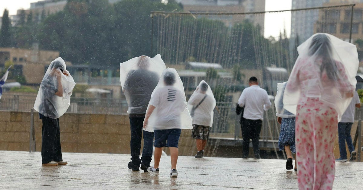 Rare August rain showers Jerusalem, West Bank; Flood warnings issued