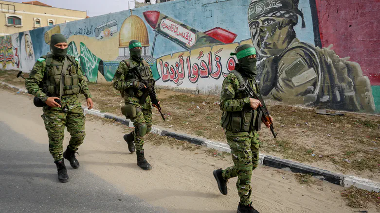 Secret documents reveal: How mechanism for transferring Qatari funds to Hamas was approved