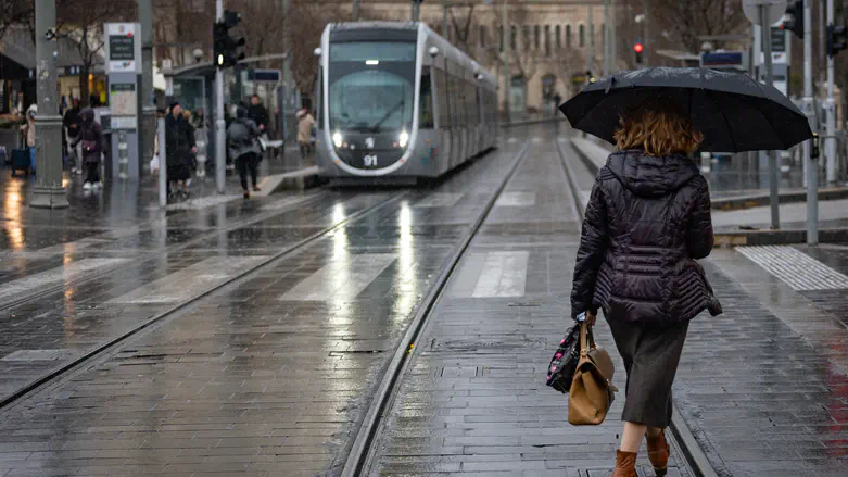 Summer surprise: Thunderstorms, flooding hit Israel
