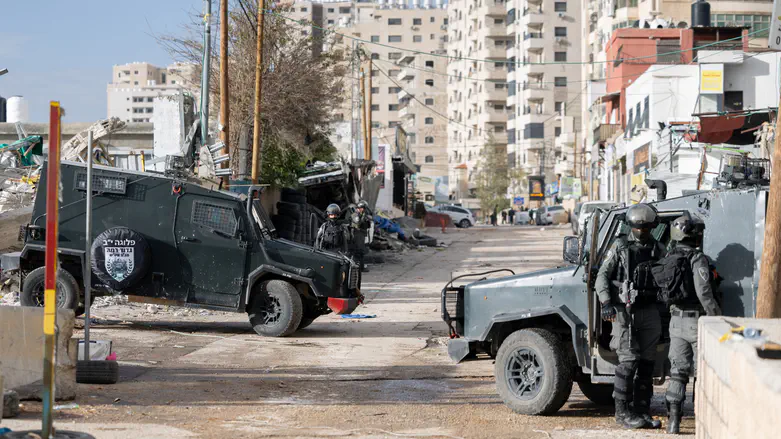 IDF and police evacuate Kafr Aqab UNRWA compound