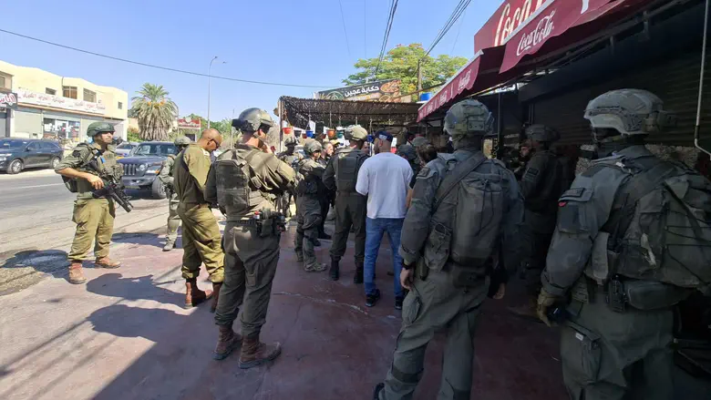 After hours-long manhunt: Terrorist who stabbed Israeli in Jordan Valley captured