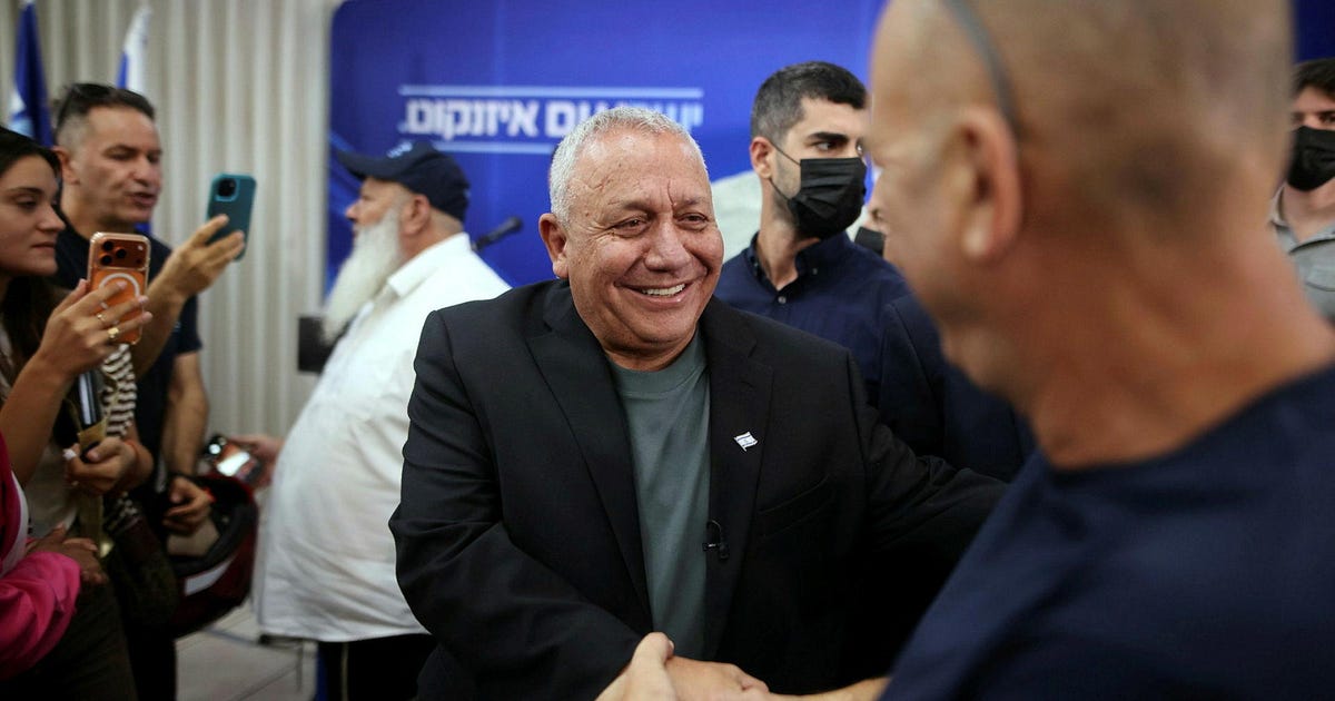 Poll: Eisenkot maintains lead, but his bloc falters, falling two seats short of majority