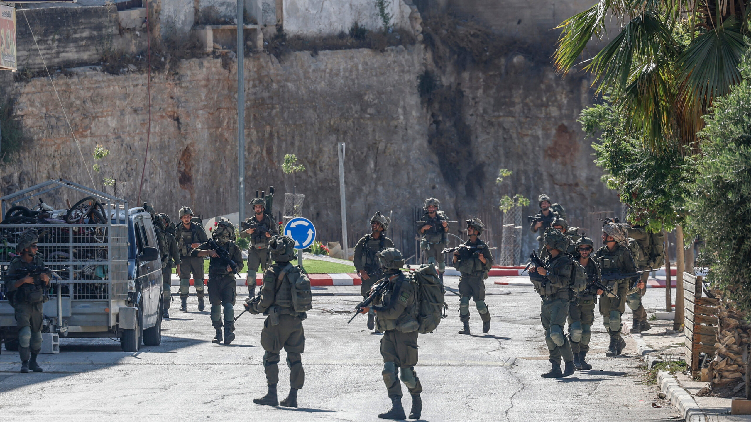 Israeli Settlers Resume West Bank Siege After Eviction