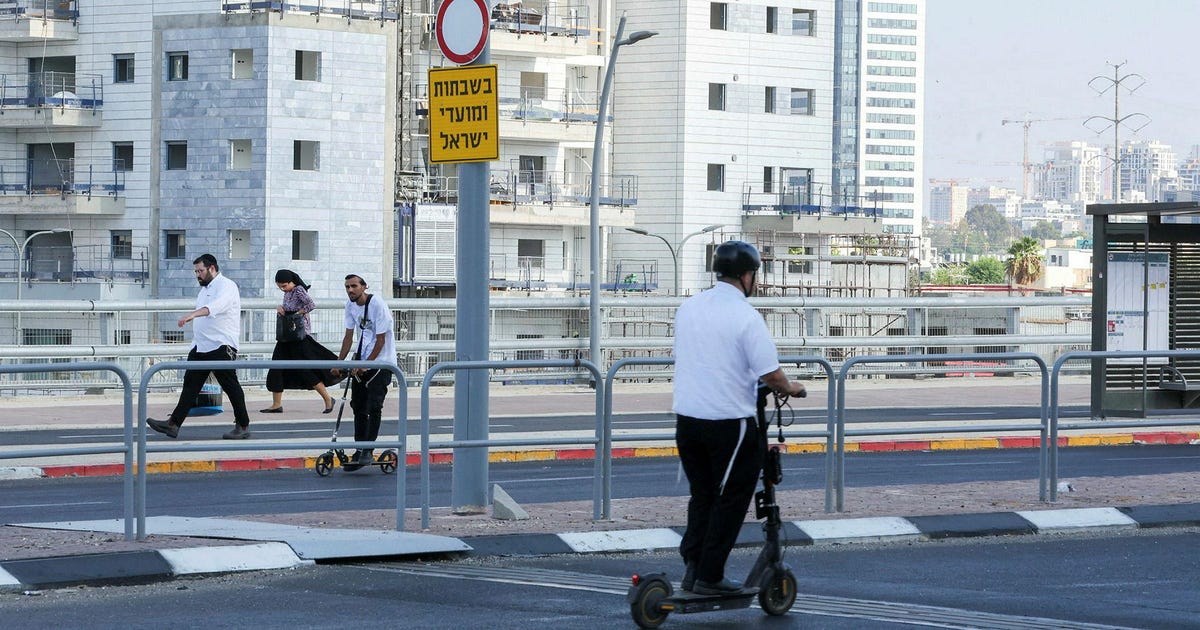 Secular residents in Bnei Brak trapped by unlawful Haredi Shabbat roadblocks