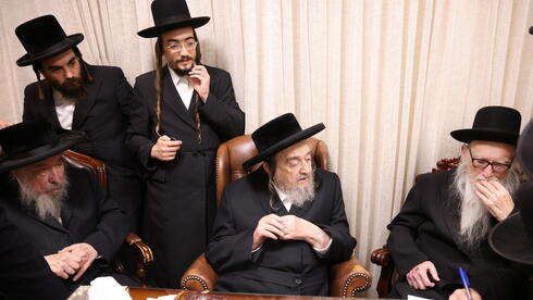 Breslov rabbis tell draft evaders: Don’t register with IDF just to fly to Uman