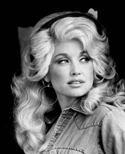 Antisemitic Content Pops up on Dolly Parton’s Wikipedia Page After Her Death