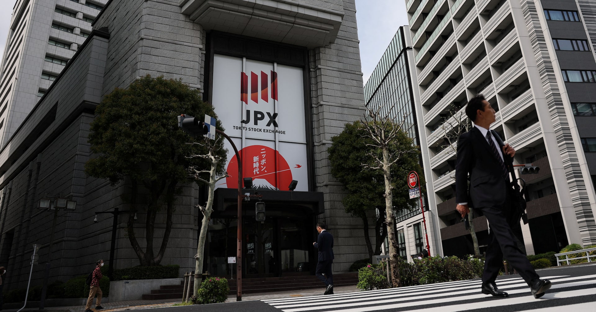 Asian stocks set for weekly gain on fading US rate hike wagers