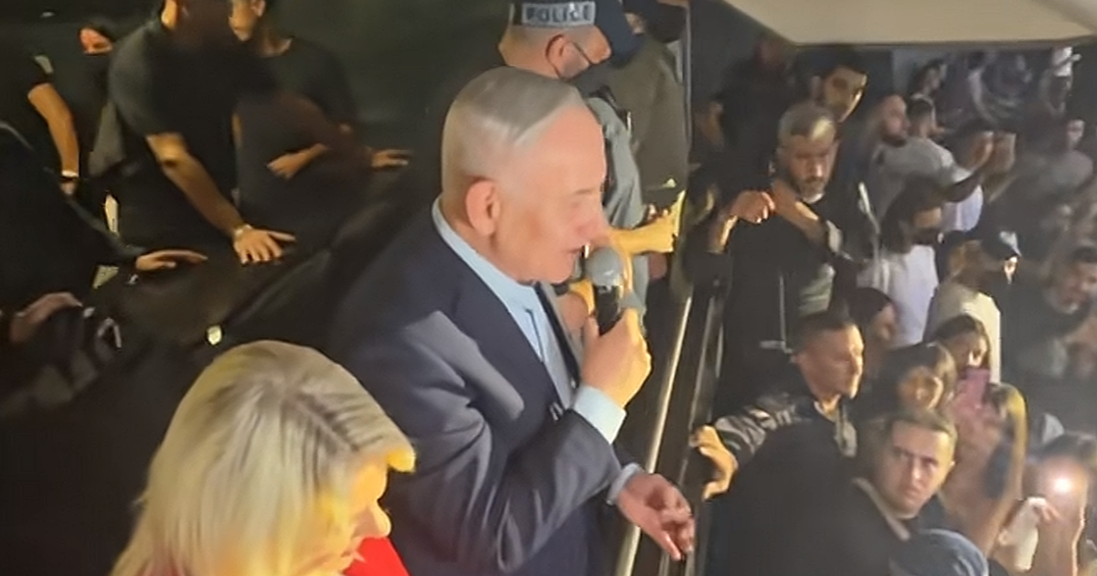Netanyahu’s surprise concert appearance confirms he’s entered his Fat Elvis era
