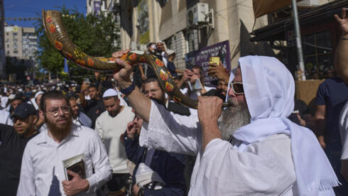 45,000 Breslov Hasidim prepare for wartime Rosh Hashanah pilgrimage to Uman