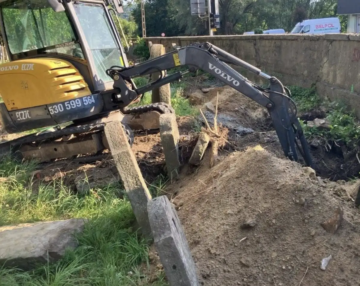 Digger ‘smashes through Jewish cemetery, scattering bones’