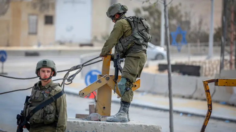 IDF thwarts imminent shooting attack in Hebron