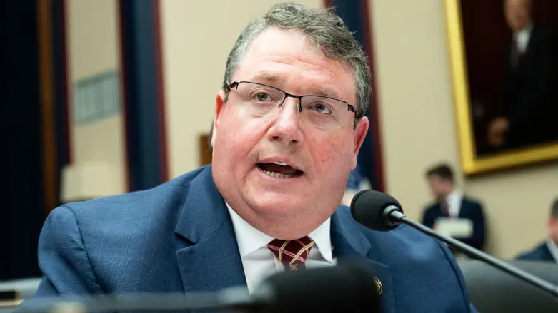 Man sentenced to nearly 10 years for antisemitic threats against Rep. Randy Fine