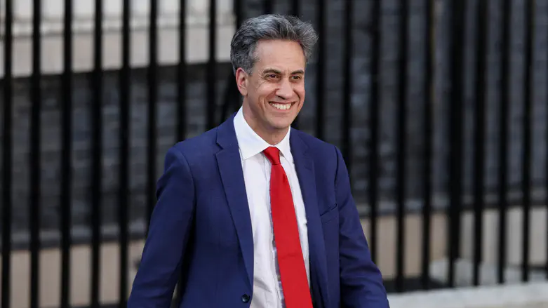 Miliband lashes out at Israel, vows sanctions on Judea and Samaria