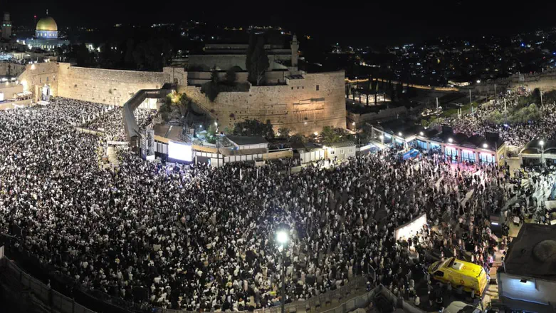 Watch live: Tens of thousands at Selichot on eve of Rosh Hashanah at the Western Wall
