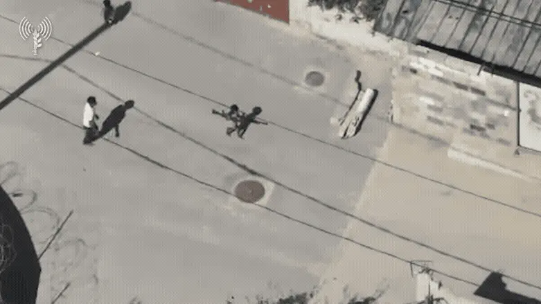 Caught on camera: Gaza terrorist uses child to move weapons