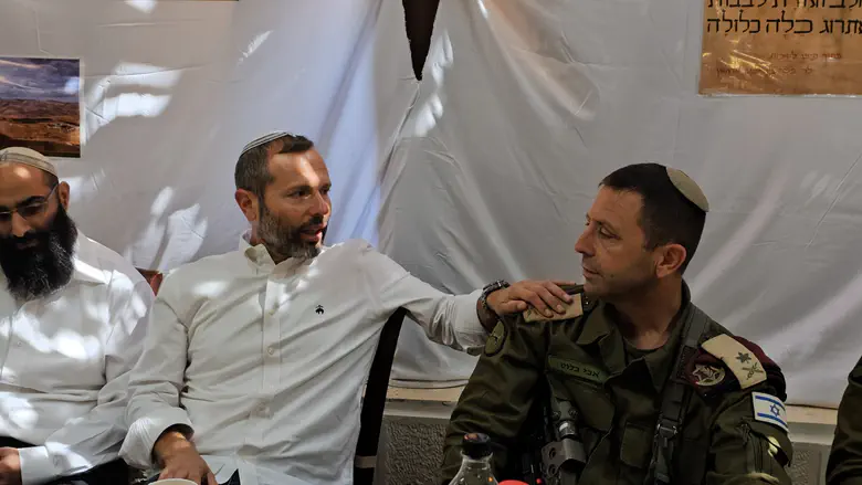 IDF general visits newtown in Binyamin region