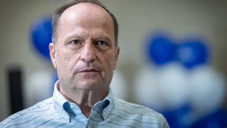 ‘Give you back to Hamas’: Bereaved father launches scathing attack on former hostage