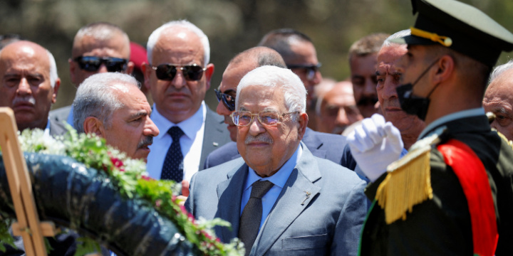The Palestinian Authority Prioritizes Terrorists’ Salaries Over Salaries for Workers