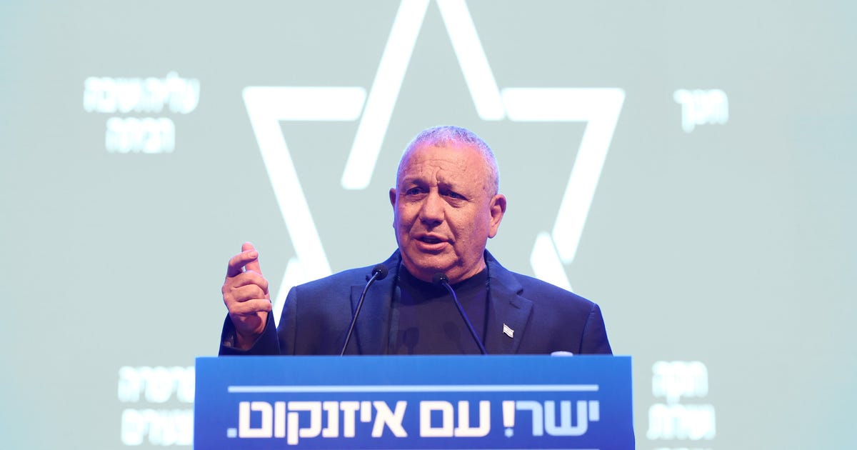 Centrist Eisenkot, left-wing Democrats to sign surplus vote deal as opposition bloc settles