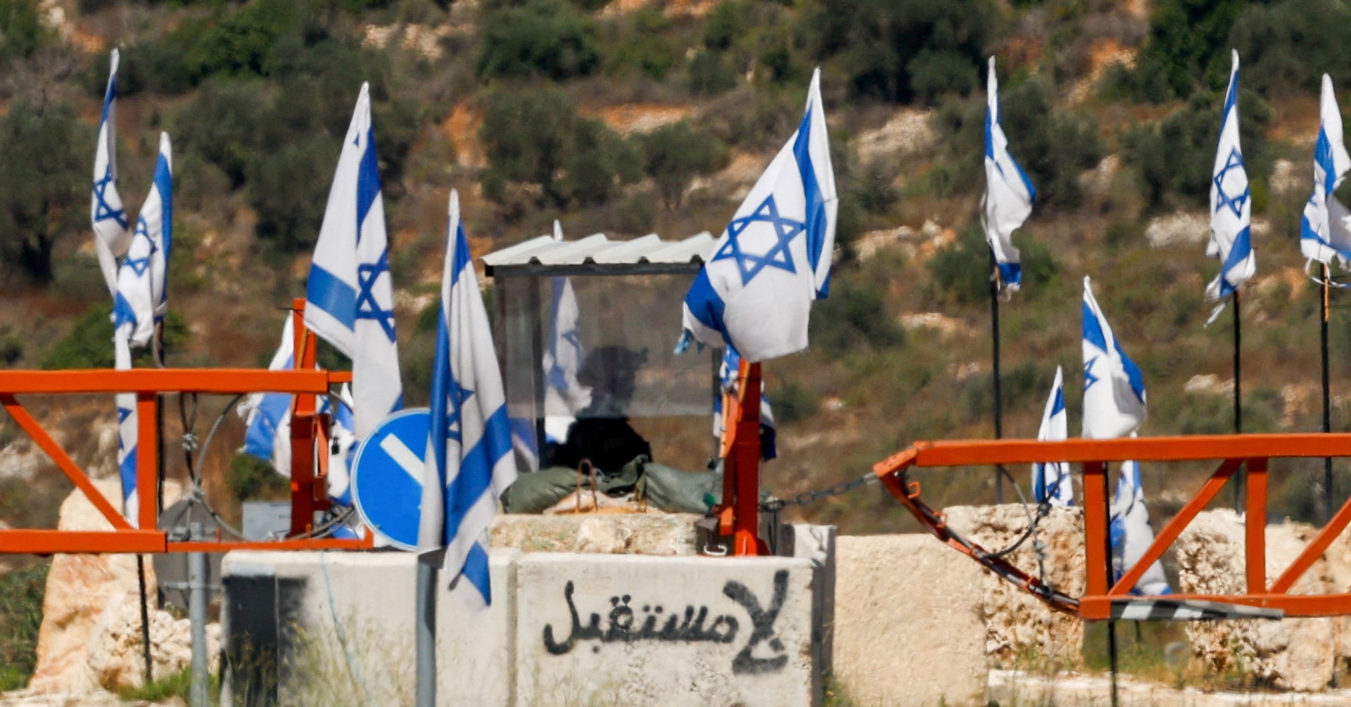 Palestinian gunman shoots dead Israeli in the West Bank, soldiers kill motorist