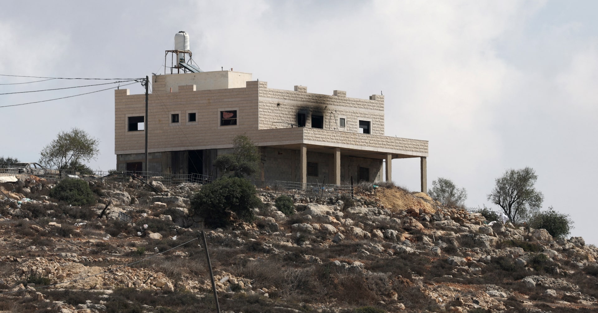 Israeli settlers attack West Bank village, blocking family’s return home