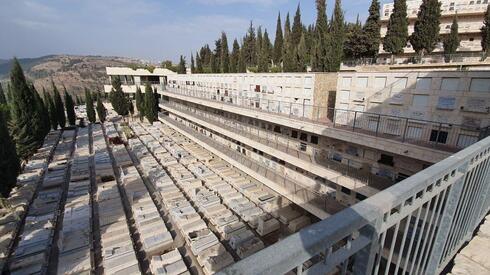 1 in 8 Israeli Jews would rather not be buried at all, survey finds