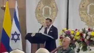 Colombian president visits synagogue, vows: ‘I will always stand with Israel’