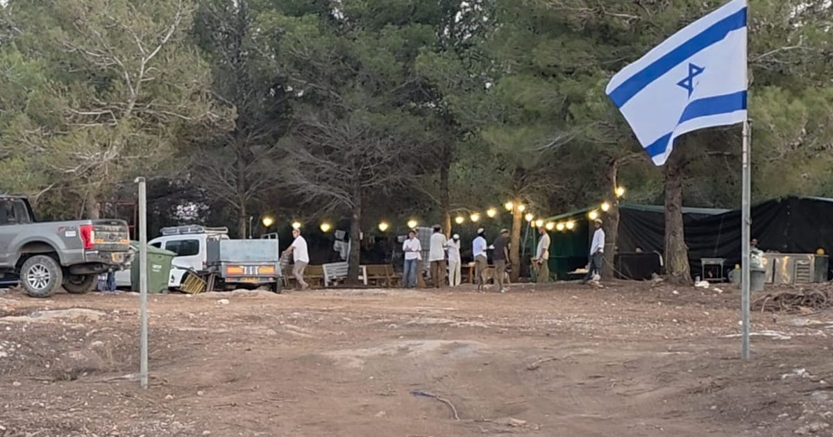 Settlers set up compound near Arab-Israeli town, flexing presence in north