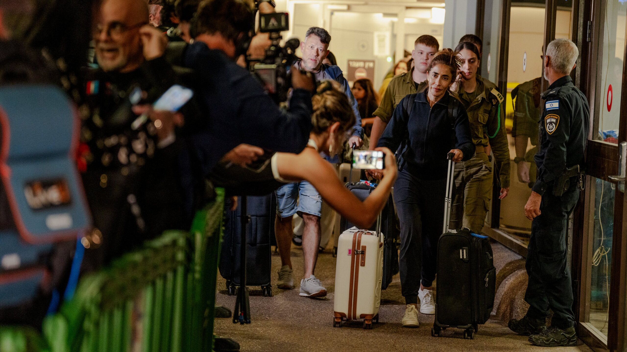 Live Updates: Israelis Celebrate Passengers’ Return as Questions Swirl Over Flight Attack
