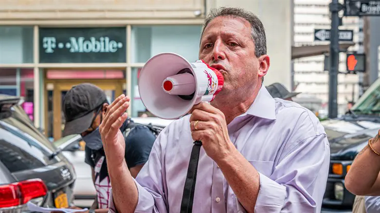 Anti-Israel congressional candidate Brad Lander says he was detained by IDF
