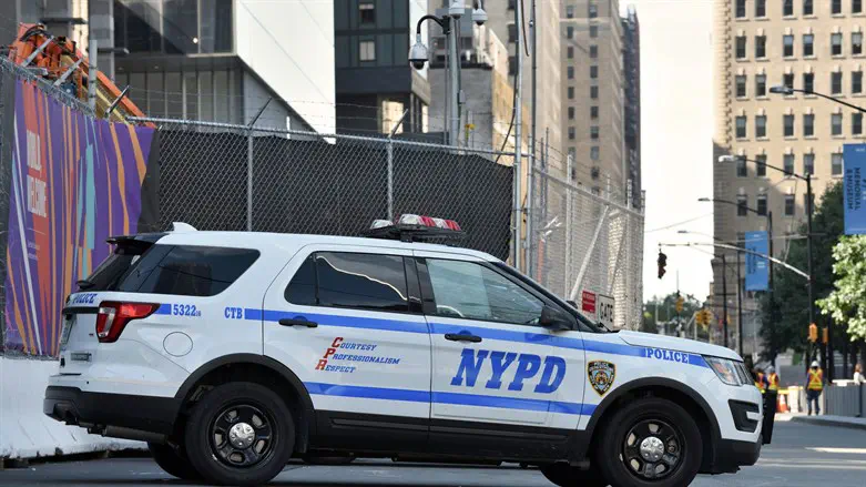 Woman arrested and charged after Jewish man stabbed in Manhattan