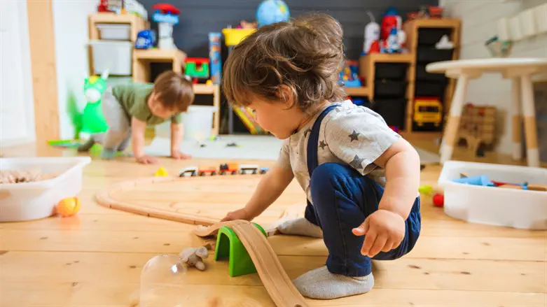 Parents fume: Six toddlers escape daycare in central Israel