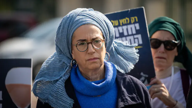 Captivity survivor’s mother: Netanyahu bears responsibility for nurturing Hamas in Gaza
