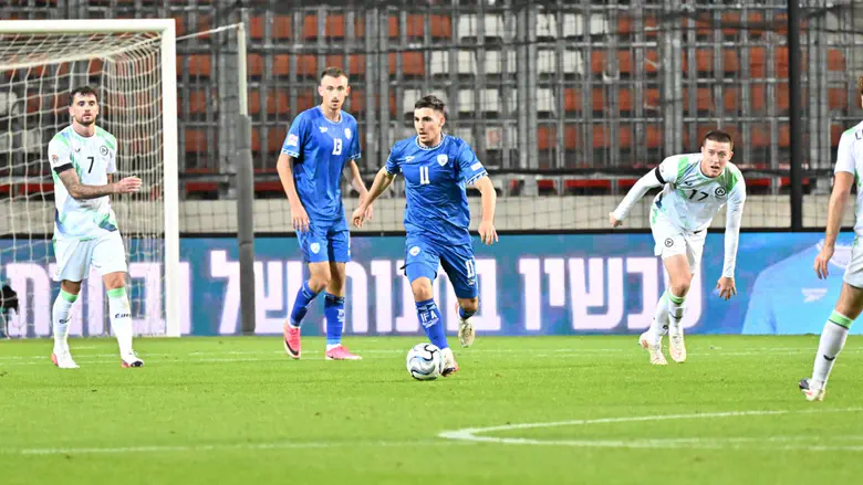 Ireland-Israel soccer dispute sparks tennis-ball protest during Austria match