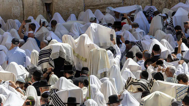 Live: Priestly Blessing at the Western Wall