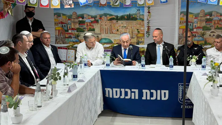 Netanyahu studies Torah with defense chiefs: A heritage of heroism