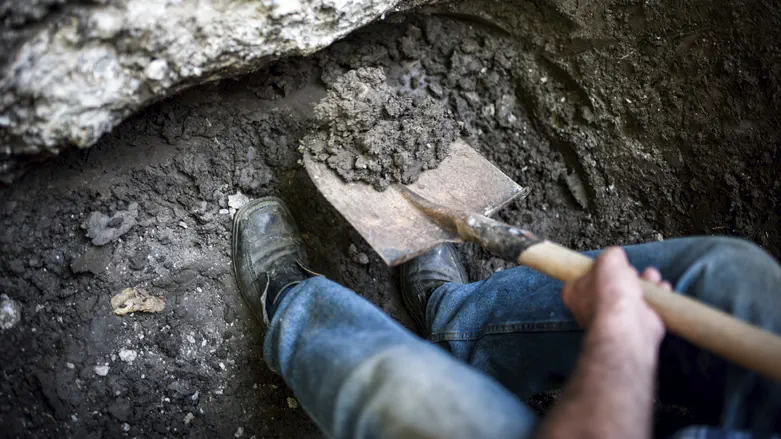 Mysterious cave found in central Israel
