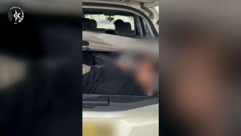Watch: Arabs caught in trunk attempting to enter Jerusalem