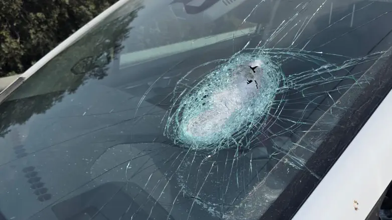 Woman injured in Samaria rock attack