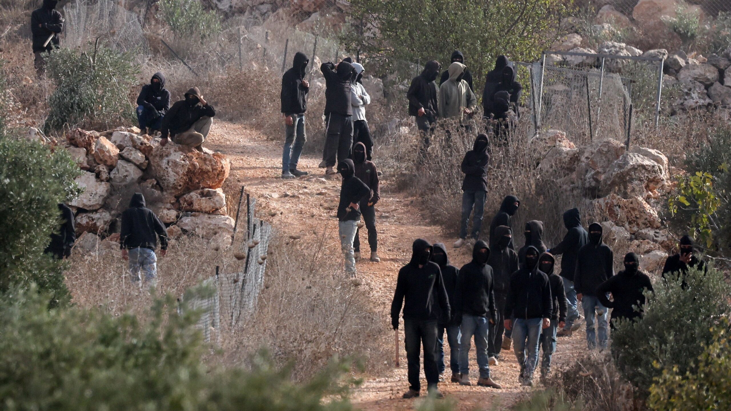Israeli Settlers Attack Palestinians and Washington Post Journalist in West Bank